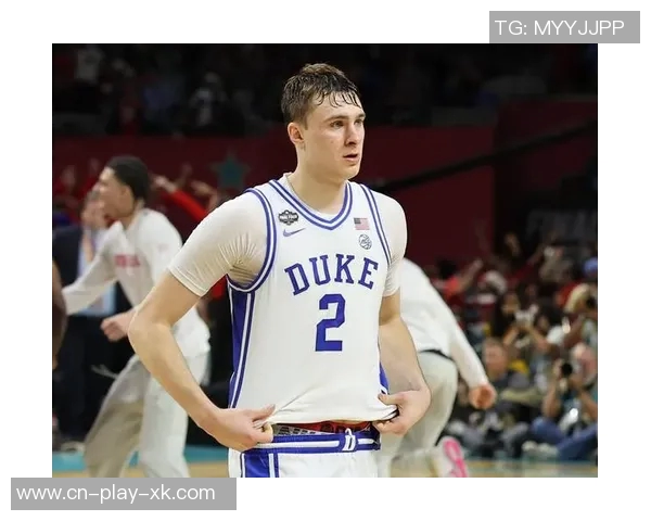 弗拉格首次尝试大个子阵容自信与浓眉共担后卫角色