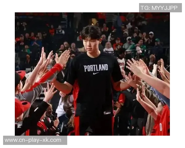 杨瀚森三分投篮瞬间引发全场屏息期待最终却只换来一声叹息