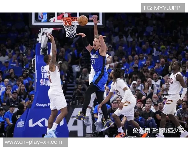 克莱首节火力全开三分球命中率惊人独行侠狂轰42分展现强大攻击力