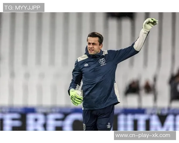 法比安斯基透露曾接到曼彻斯特俱乐部邀请担任二号门将的消息 法比安斯基透露曾接到曼彻斯特俱乐部邀请担任二号门将的消息